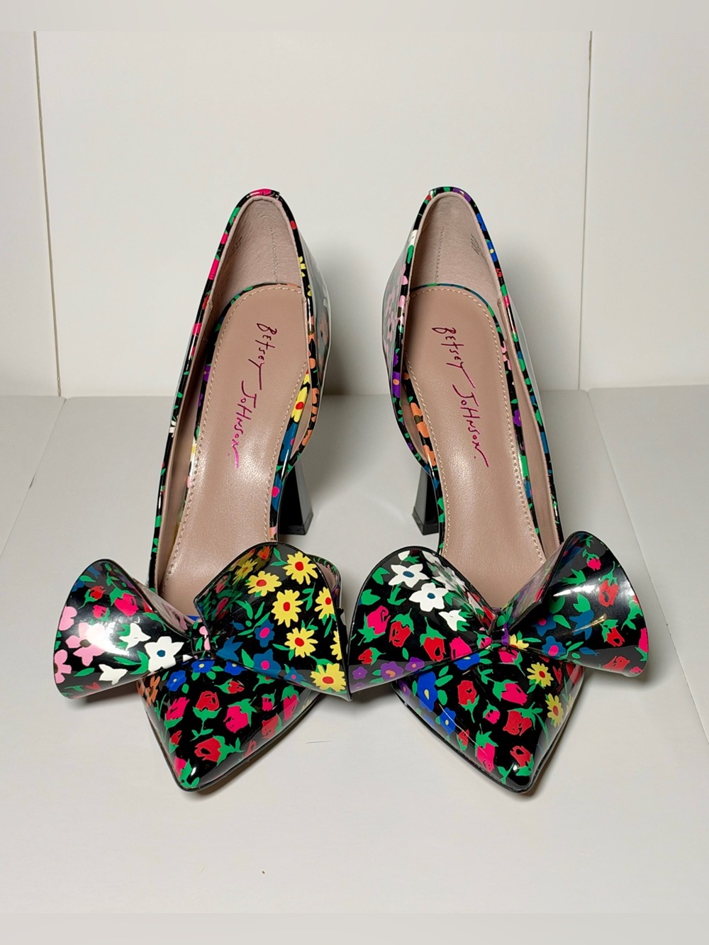 Betsey Johnson Nobble Black MultiColor Floral Patent 3D Bow Pointed Toe Pump 8.5